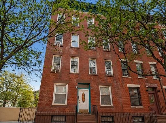 2nd image of 34 Garnet St