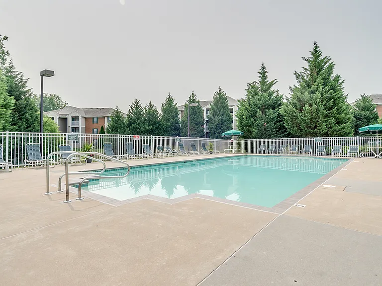 Crestview Apartments — Photo 6