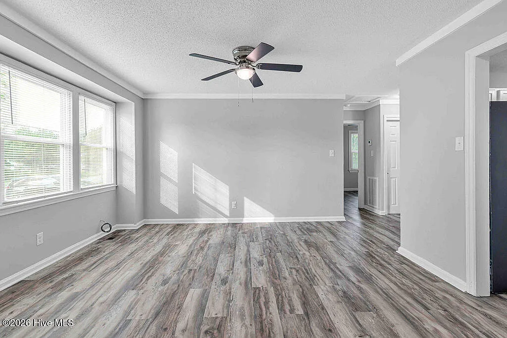 2 bed, 1.0 bath, 790 sqft, $950 — Photo 4