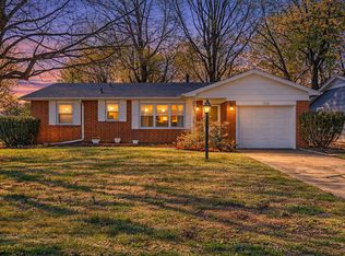 1362 E Bonaire Ct, Springfield, MO 65803