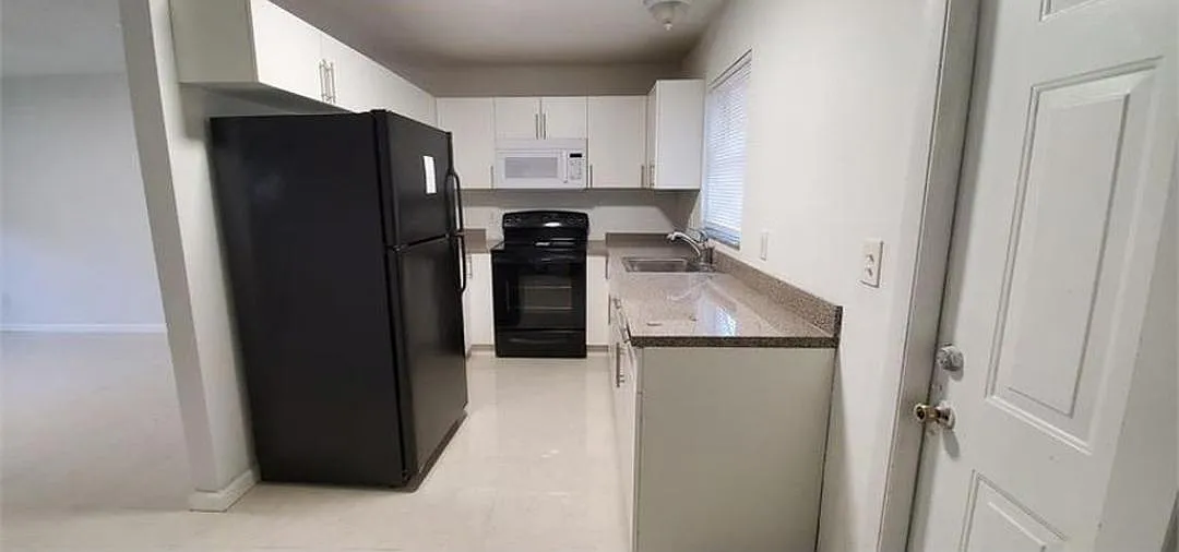 2831 NW 15th Ct — Photo 3