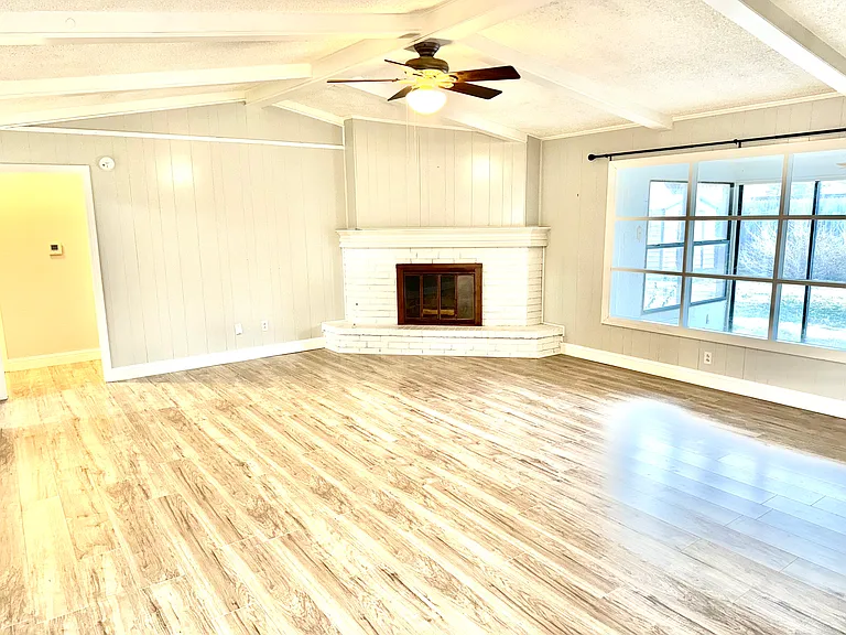 5415 73rd St — Photo 3