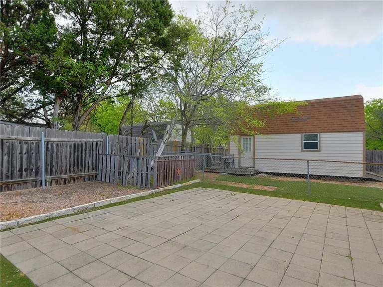 606 Tyrone Dr — Photo 15