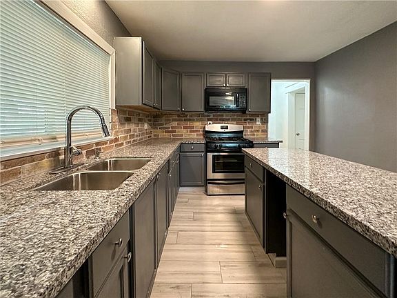 4th image of 3001 E 59th St