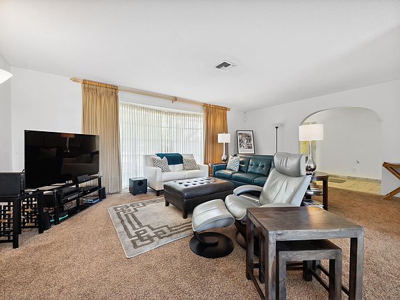 4th image of 2901 NE 55th Pl