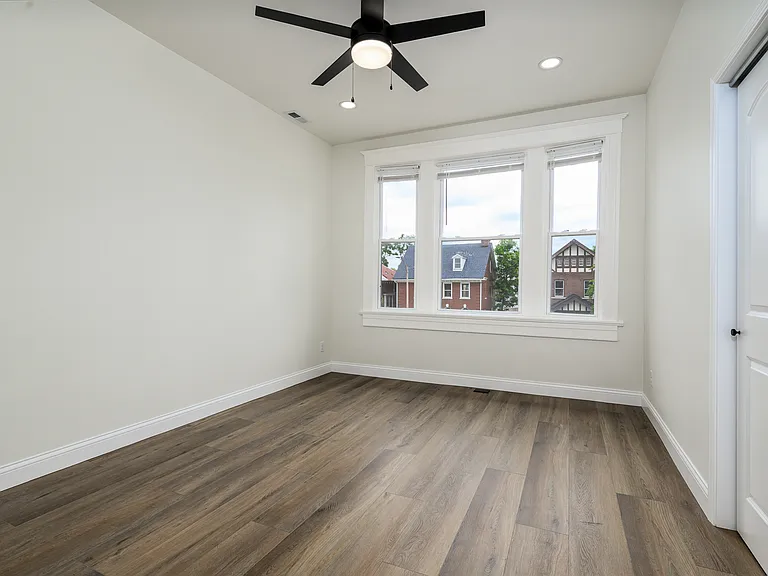 5750 Waterman Blvd — Photo 17
