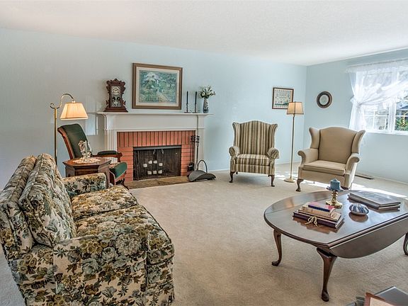3rd image of 17424 NE 19th Pl