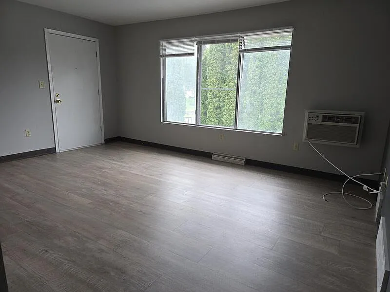 2 bed, 1.0 bath, $849 — Photo 4