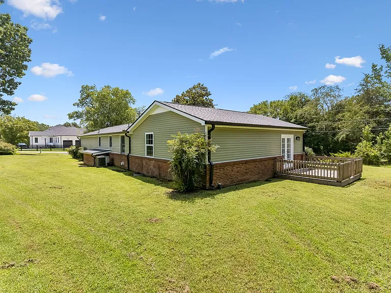 1001 Lakeside Dr — Photo 38