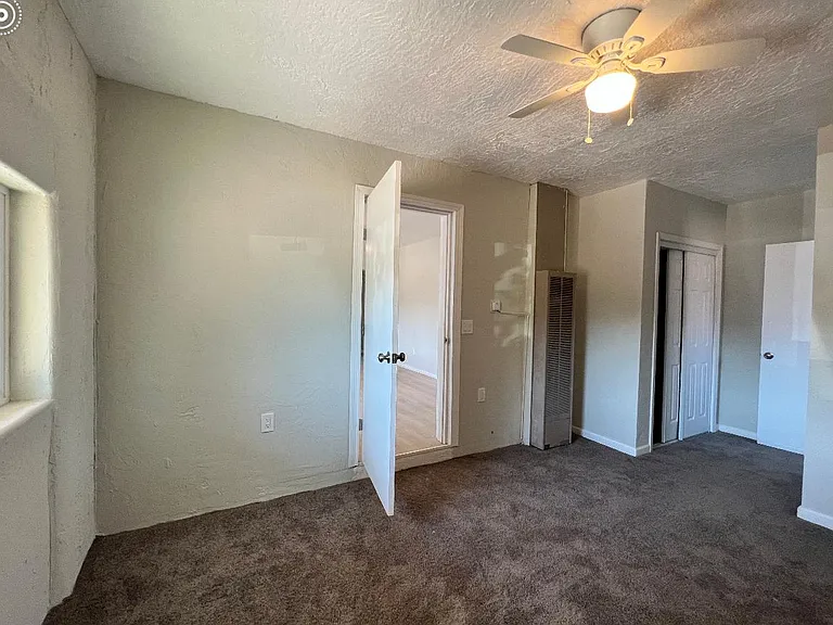 433 General Somervell St NE — Photo 5