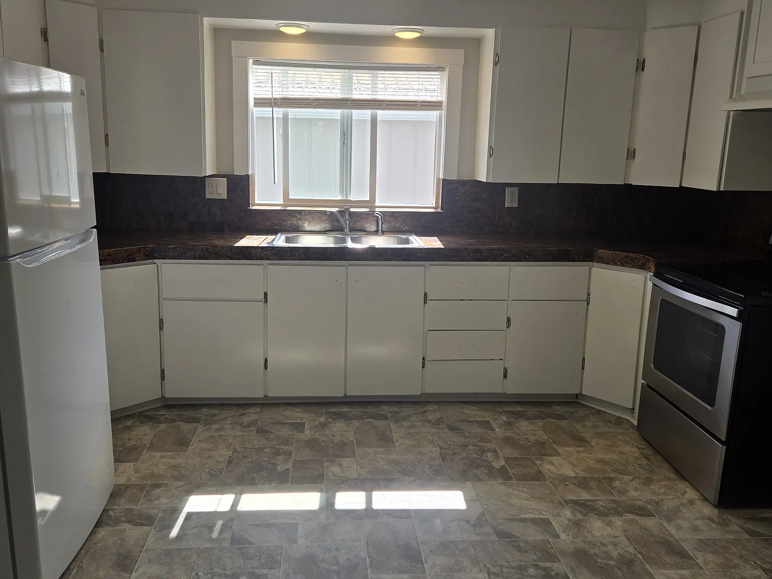 3 bed, 1260 sqft, $2,200 — Photo 3