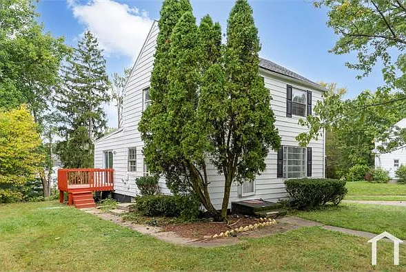 1114 Roslyn Ave — Photo 24