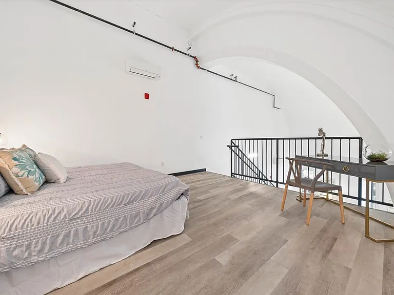 401 Olo Street - Former Church Parish Converted In Luxury Apartments! — Photo 26