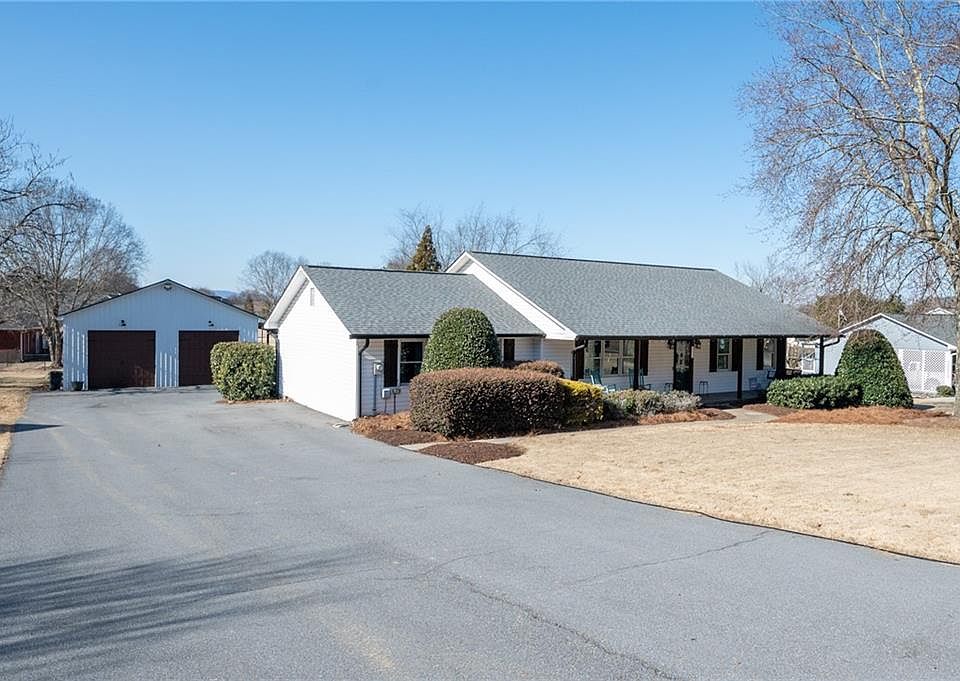 1st image of 153 Thelma Rd SW