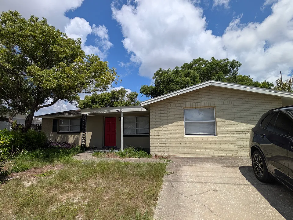 9610 Gray Fox Ln