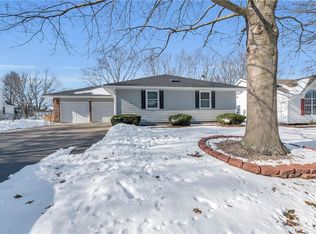 1104 SW Trail Ridge Dr, Blue Springs, MO 64015