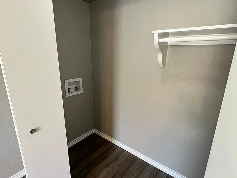 1106 Foster Ln — Photo 12