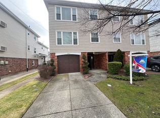 8904 Aubrey Ave, Ridgewood, NY 11385