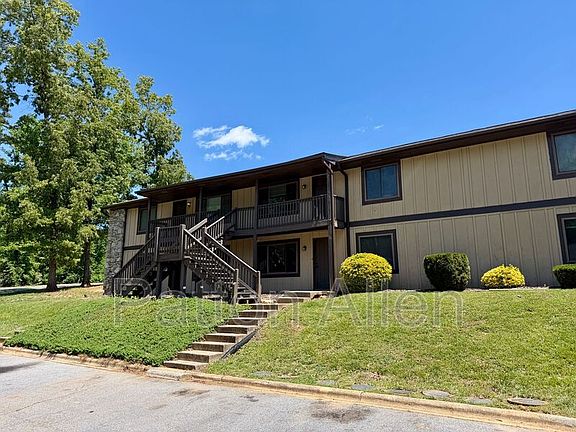 3rd image of 20 Dawnwood Cir
