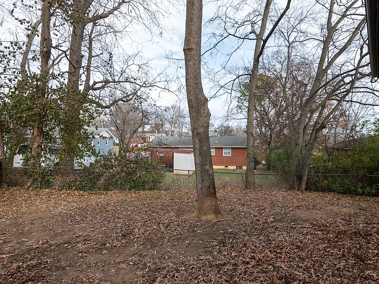 561 Singer Dr #B — Photo 27