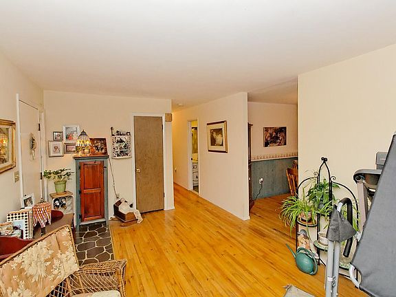 4th image of 34 Freedom Ct