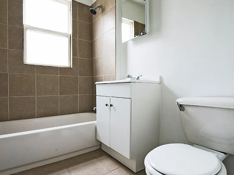 1042 N Leamington Ave — Photo 12