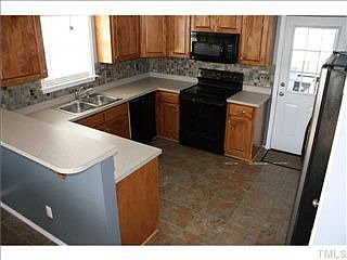 5th image of 126 Bear Oak Dr
