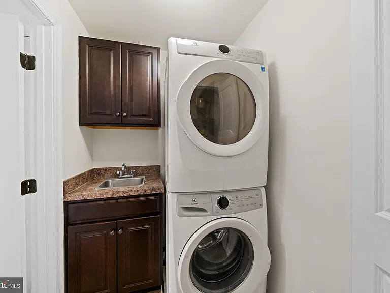 6408 Walcott Ln — Photo 8