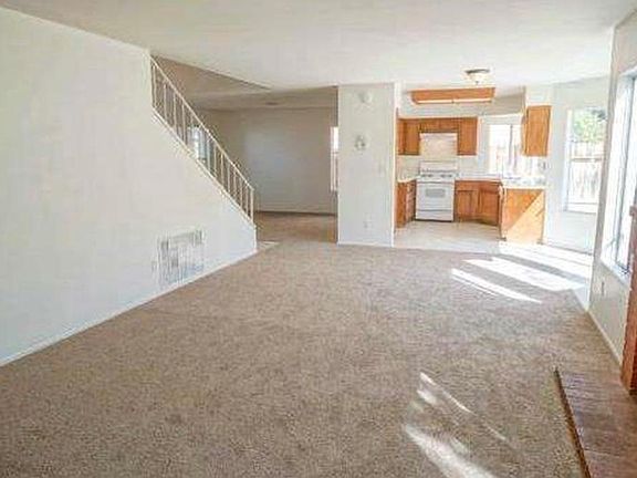 Living room/Dining area