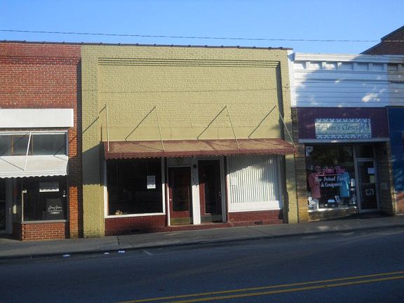 2nd image of 117 W Main St