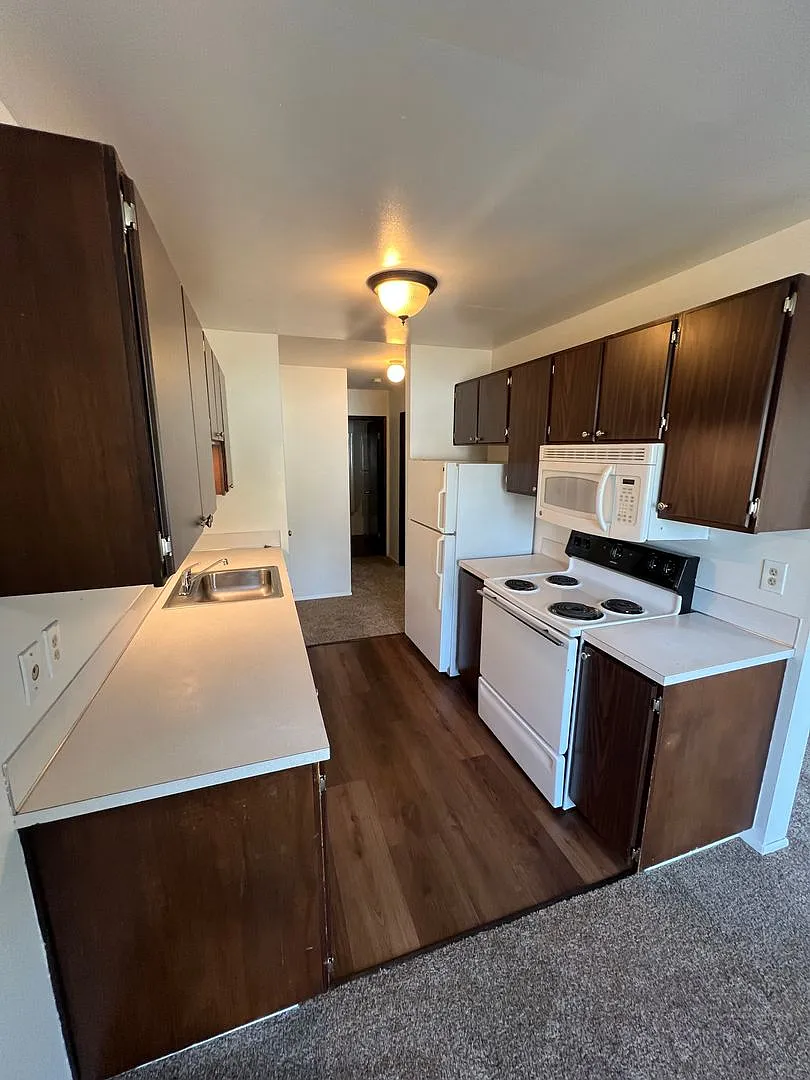 Heather Apartments — Photo 1