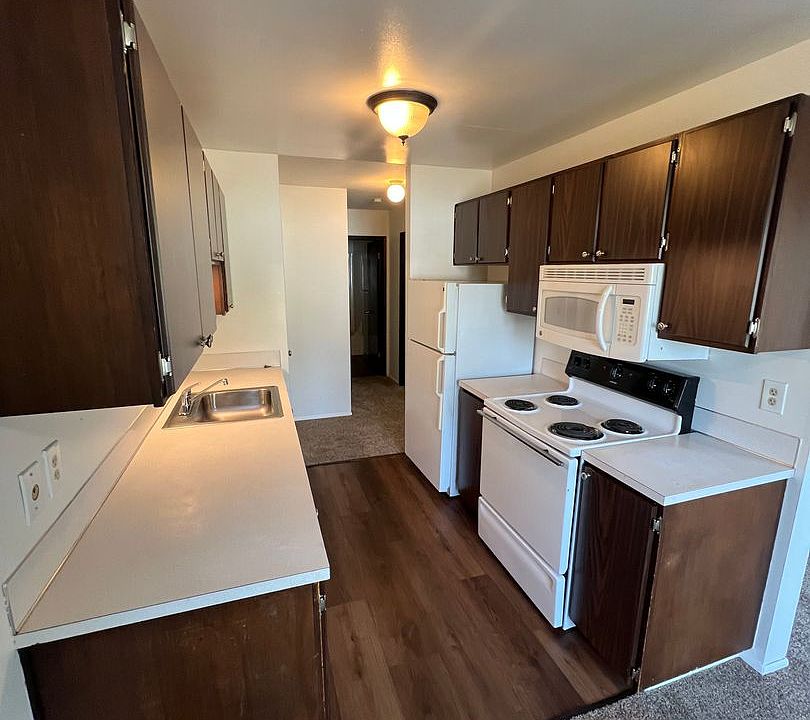 1st image of 2908 NE 12th St #203