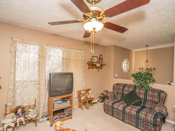 4th image of 5032 Laurel Woods Dr