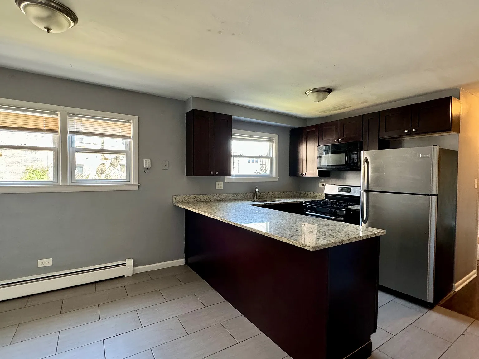 2 bed, 900 sqft, $1,750 — Photo 4