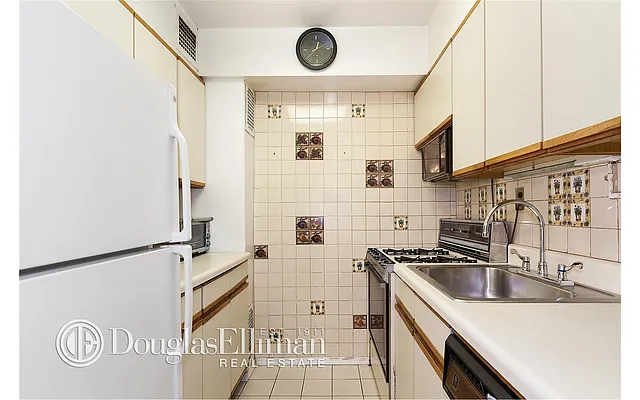 Sold by Douglas Elliman | media 13