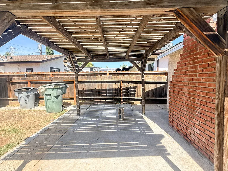 223 E Robinson Ave — Photo 35