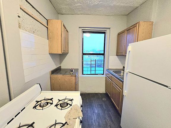 3rd image of 898 E 167th St #21
