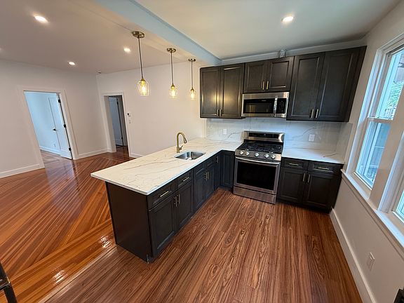 3rd image of 44 Cromwell Ave Floor 1