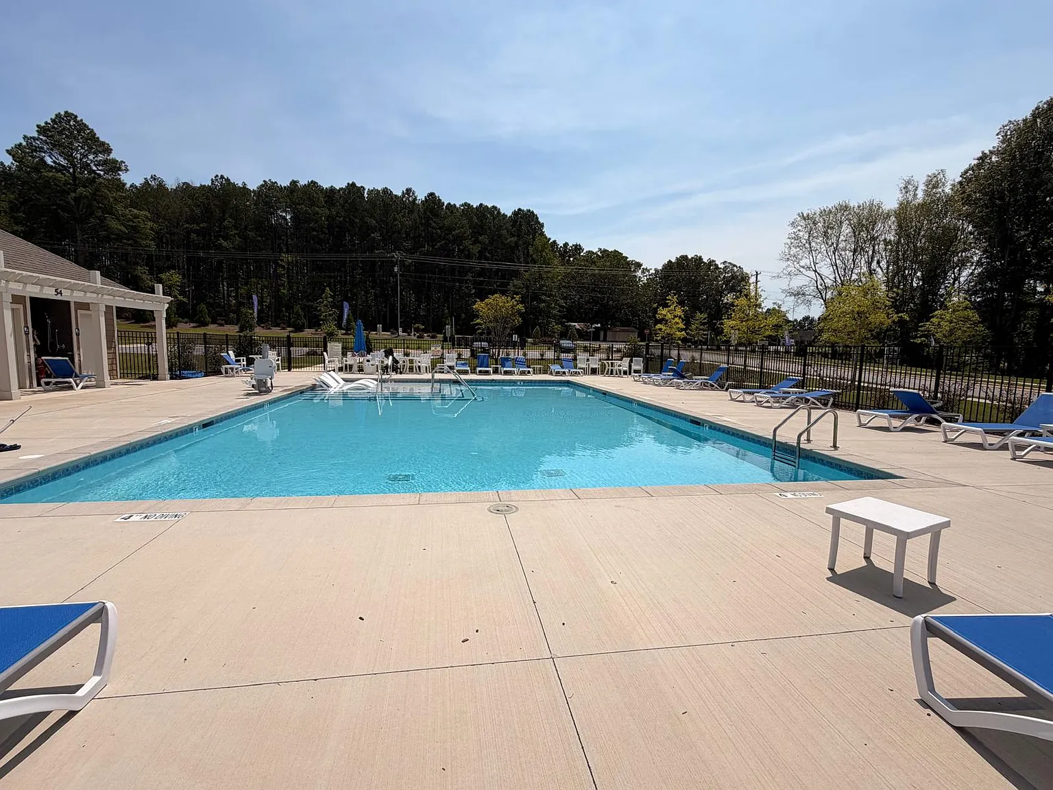 3 bed, 1437 sqft, $1,749 — Photo 2
