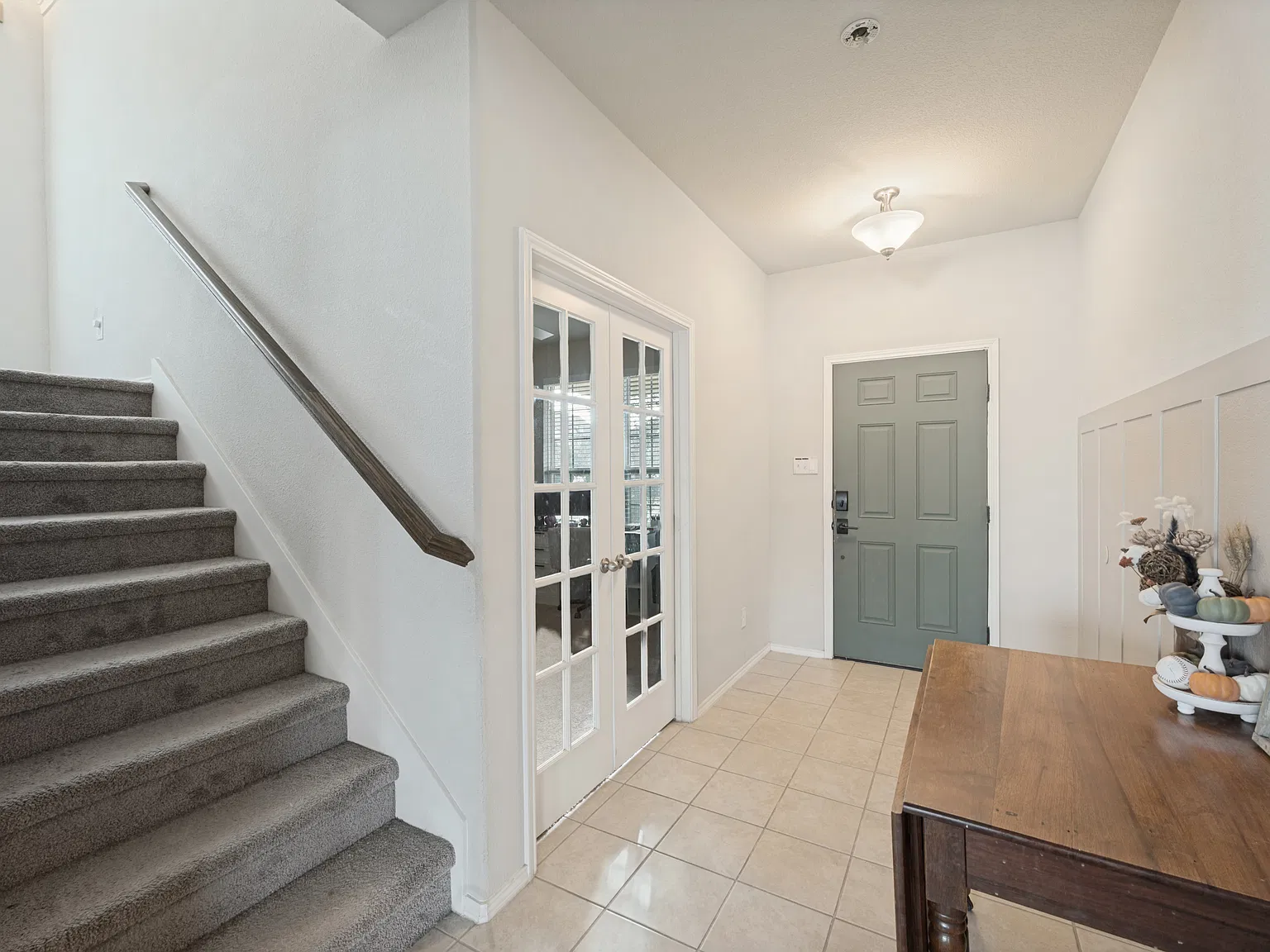 3 bed, 2.5 bath, 2717 sqft, $2,395 — Photo 3