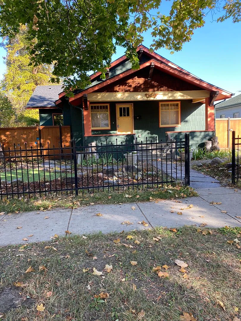 Beautiful 2bdr Bungalow Near Downtown — Photo 1