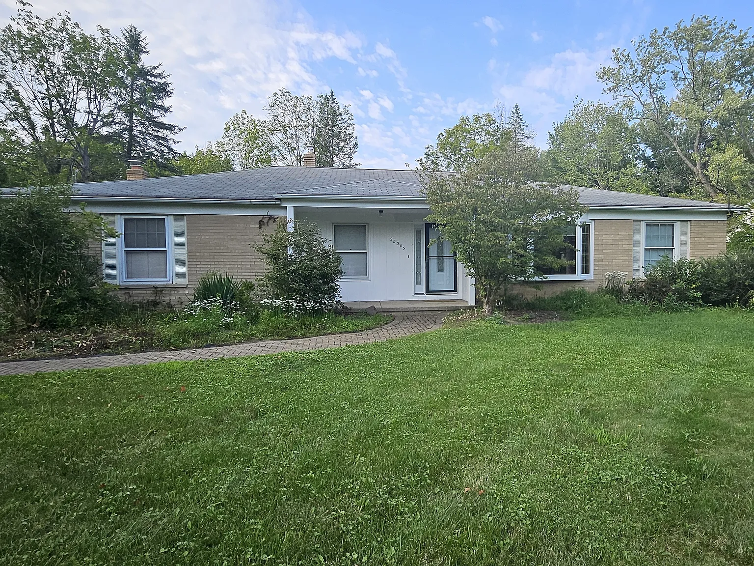 3 bed, 1.5 bath, 1391 sqft, $2,400 — Photo 2