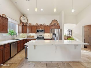 656 W Shadow Wood St, Green Valley, AZ 85614