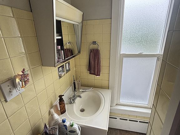 3rd image of 329 Ives Ave #3