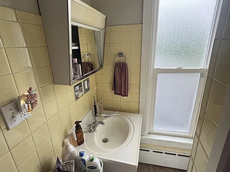 329 Ives Ave #3 — Photo 3