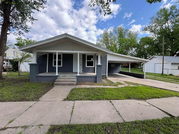 210 E Quincy Ave, Arkansas City, KS 67005