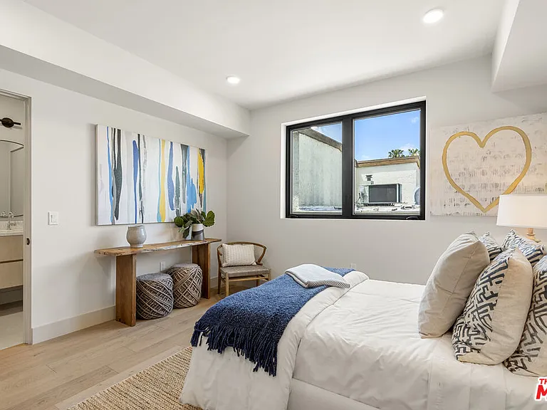 12304 Moorpark St #103 — Photo 33