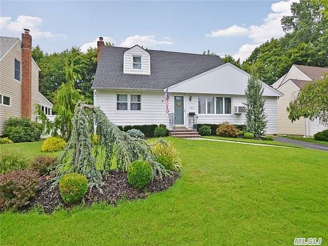 1st image of 142 Radcliff Dr