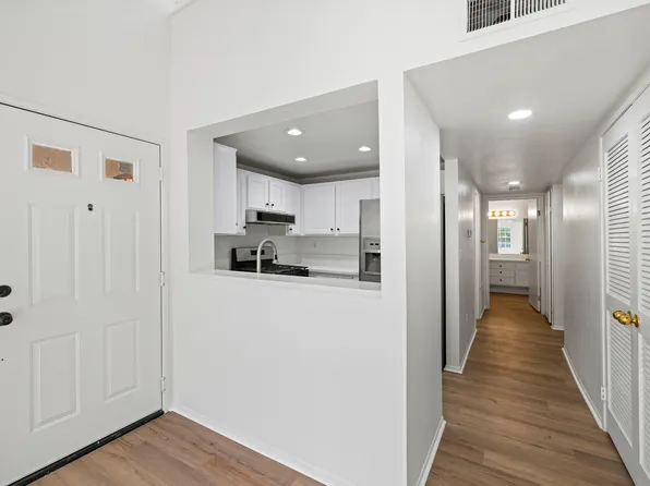 24125 Del Monte Dr Unit 156, Santa Clarita, CA 91355