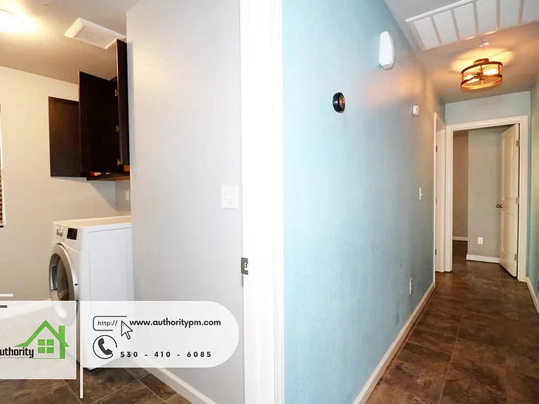 1417 Montana Ave — Photo 16